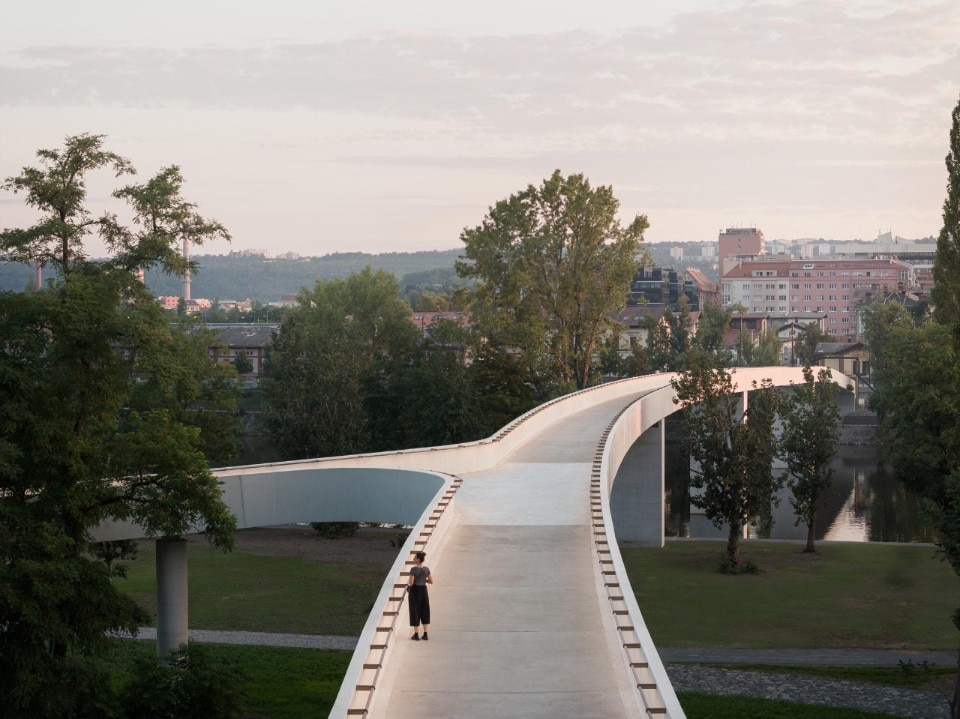Prague's new pedestrian bridge - Domus