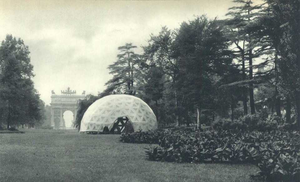 Richard Buckminster Fuller, cupola geodetica per la Triennale di Milano, 1954. In Domus 299, ottobre 1954 Richard Buckminster Fuller, cupola geodetica per la Triennale di Milano, 1954. In Domus 299, ottobre 1954