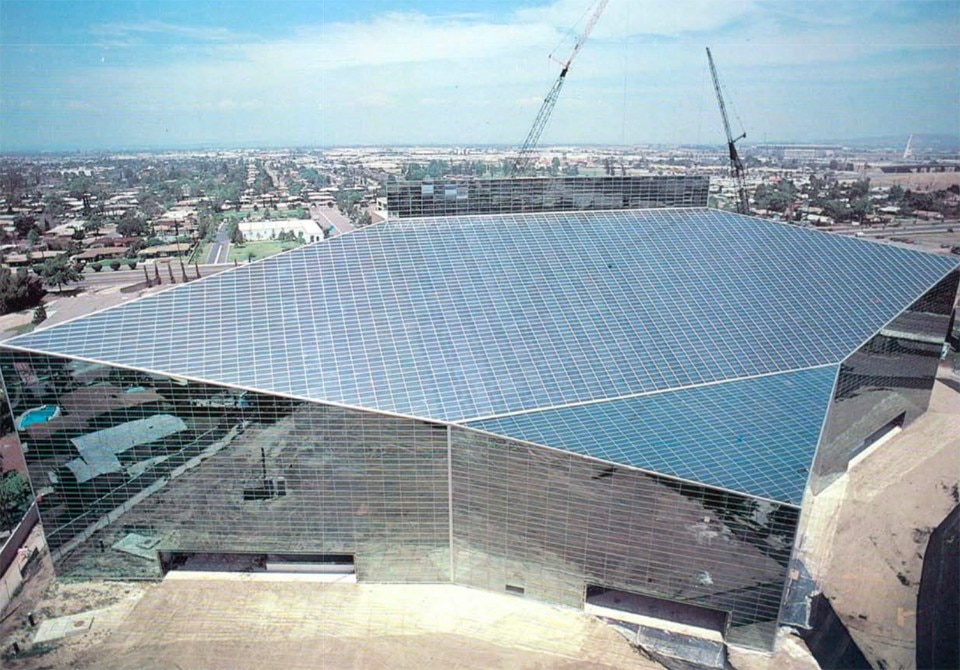 Philip Johnson, John Burgee, Crystal Cathedral, Garden Grove, California, 1980. Foto © Tom Street-Porter. Da Domus 608, luglio 1980