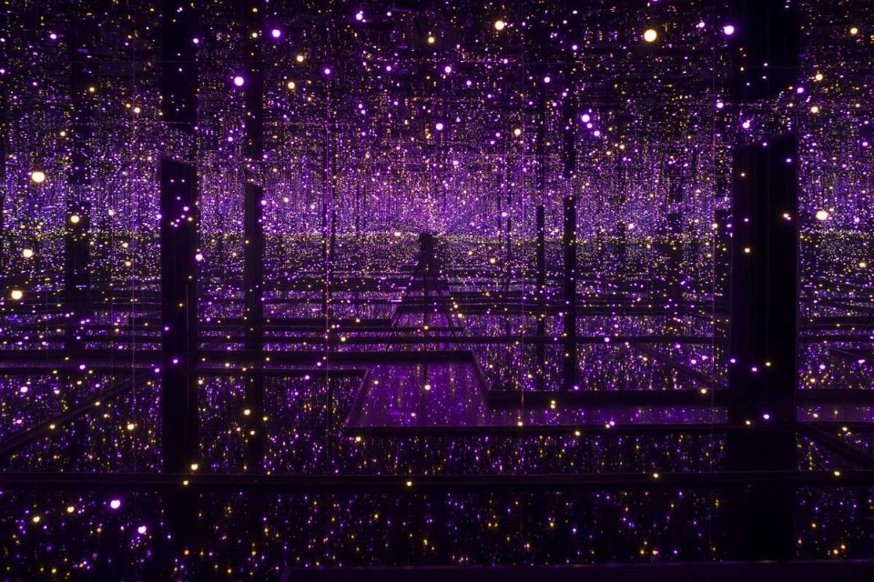 Yayoi Kusama, Infinity Mirrored Room - Filled with the Brilliance of Life, 2011. Courtesy Ota Fine Arts, Tokyo/Singapore/Shanghai and Victoria Miro, London/Venice. © YAYOI KUSAMA