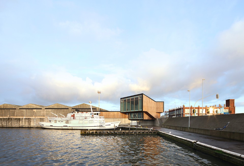 TETRA Architecten, Tourist informatione center, Ghent harbour. Photo Philip Dujardin