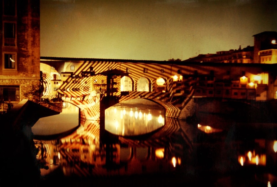 1999 (chiamato gruppo 9999 dopo il 1970), “Happening Progettuale su Ponte Vecchio”, video-proiezioni, Firenze, 1968. Foto Mario Preti. Archivio 9999