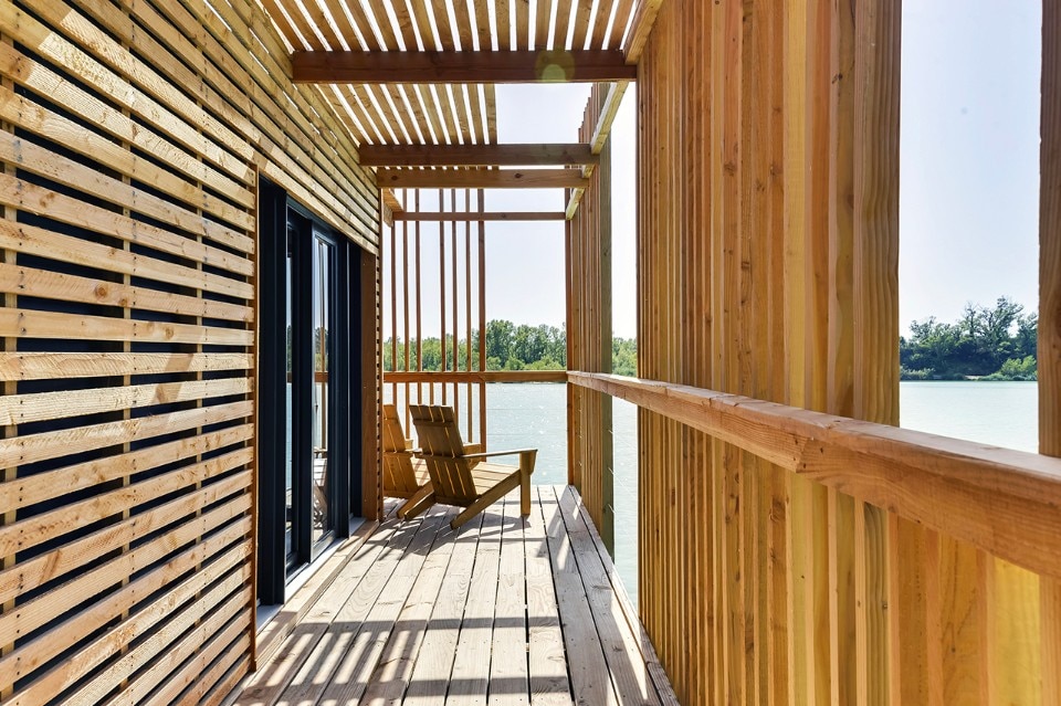 Fig.25 Atelier Lavit, Eco-hotel, Lac de la Lionne, Francia, 2017