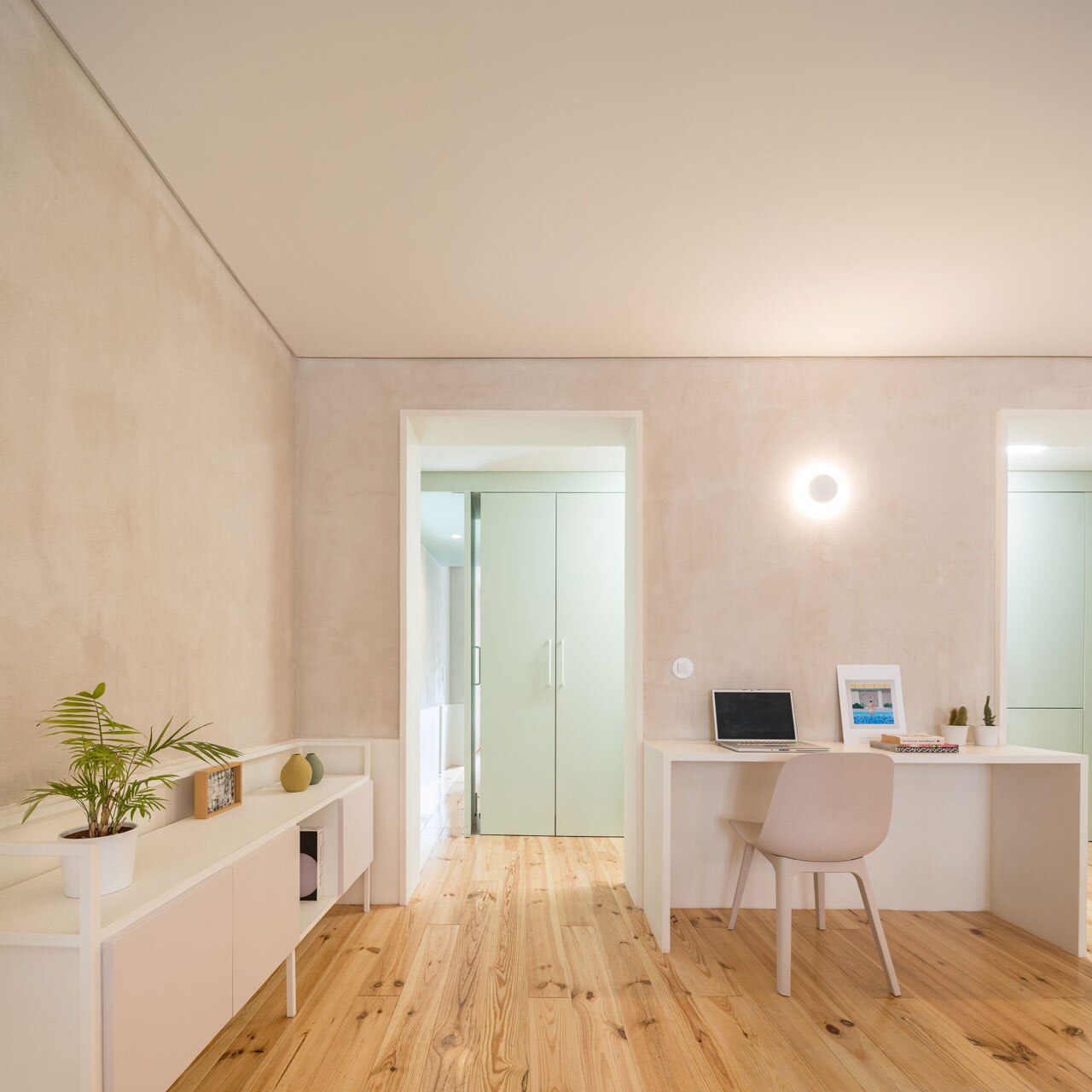 Lisbon. A small renovated apartment with an open bathroom - Domus