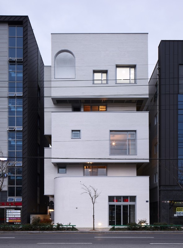 AEA (Atelier Espace Architectes), P 1113-4 residential building, Jinju, South Korea, 2018