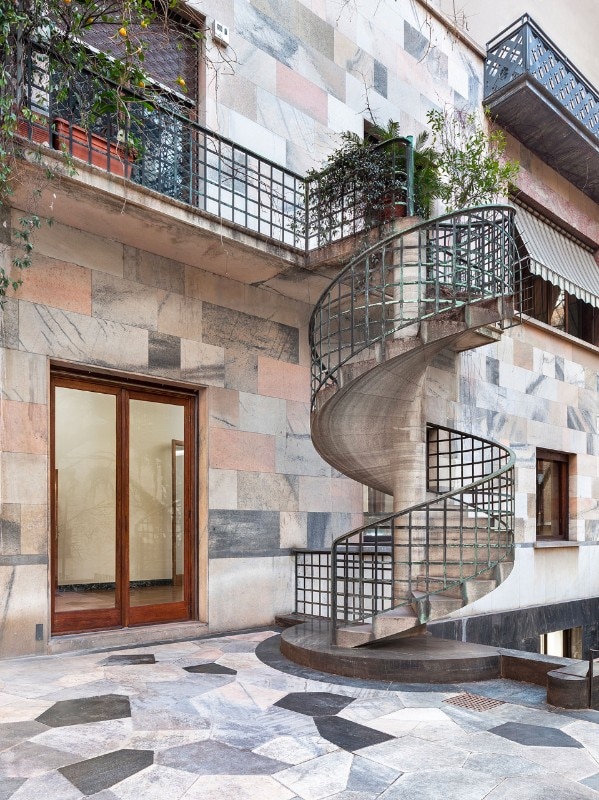 The external staircase of the residence, coming from the Casa del Sabato per gli Sposi pavilion, realized by Portaluppi with BBPR for the V Triennale of Milan (1933). Photos Delfino Sisto Legnani and Marco Cappelletti