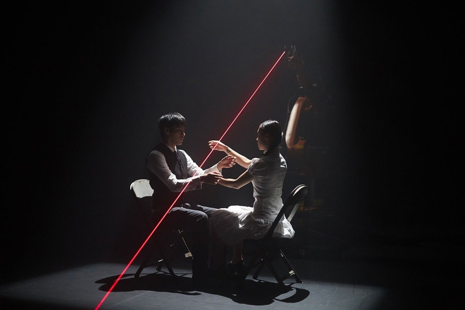 Huang Yi & KUKA, performance. Photo Jörg Gläscher