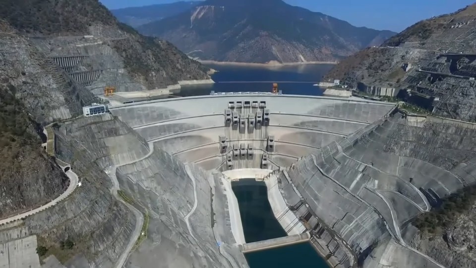 Movable Airing Street The tallest dam in the world: from China to Tajikistan