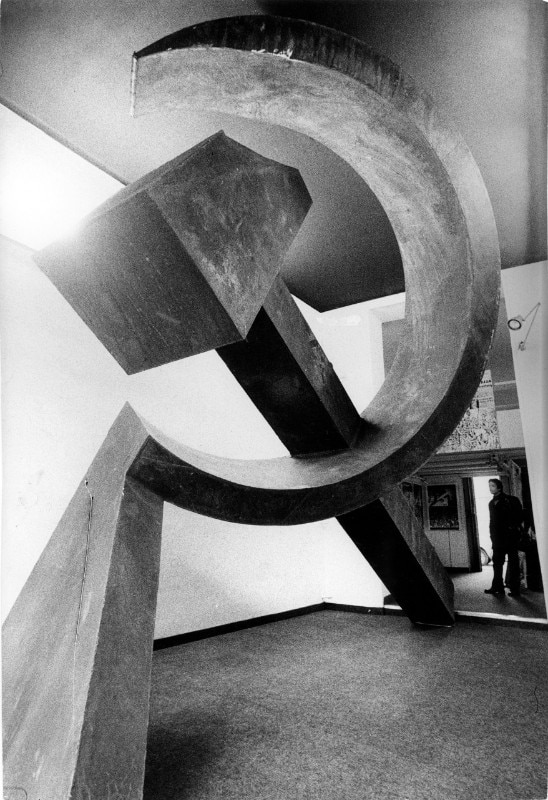 Giuseppe Spagnulo, Falce e martello, 1973, Galleria di Porta Ticinese. Foto Giovanni Rubino