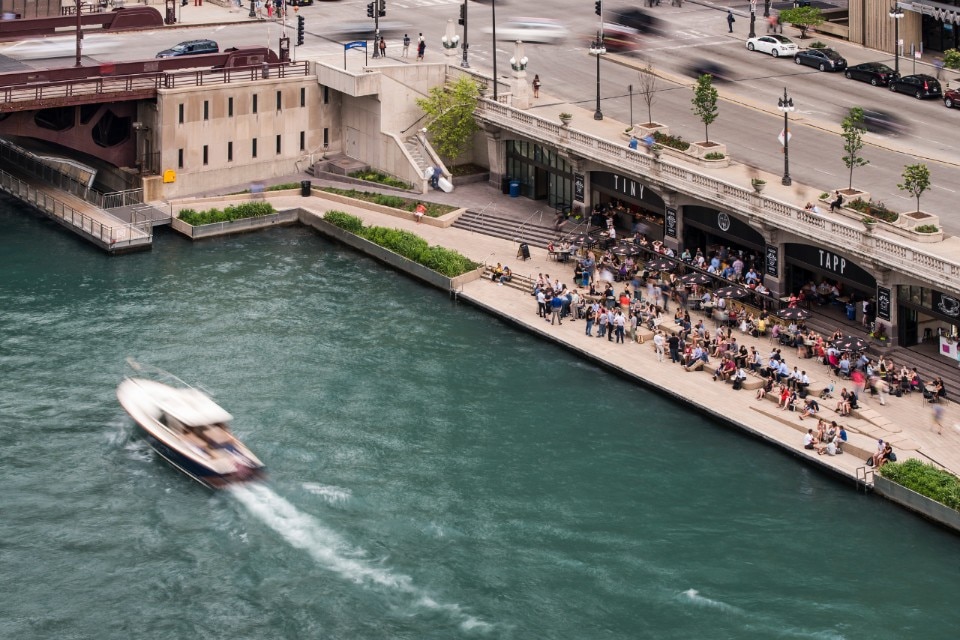 The Riverwalk, uno spazio urbano vivo per Chicago. Foto Christian Phillips