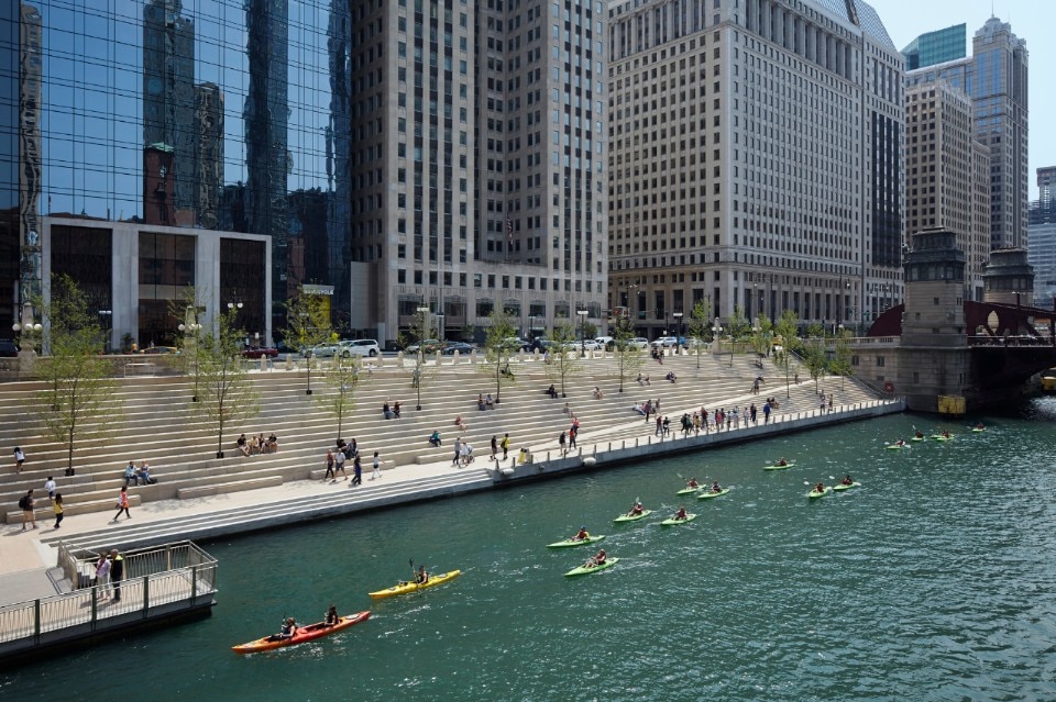 The Riverwalk, uno spazio urbano vivo per Chicago. Foto Kate Joyce Studios