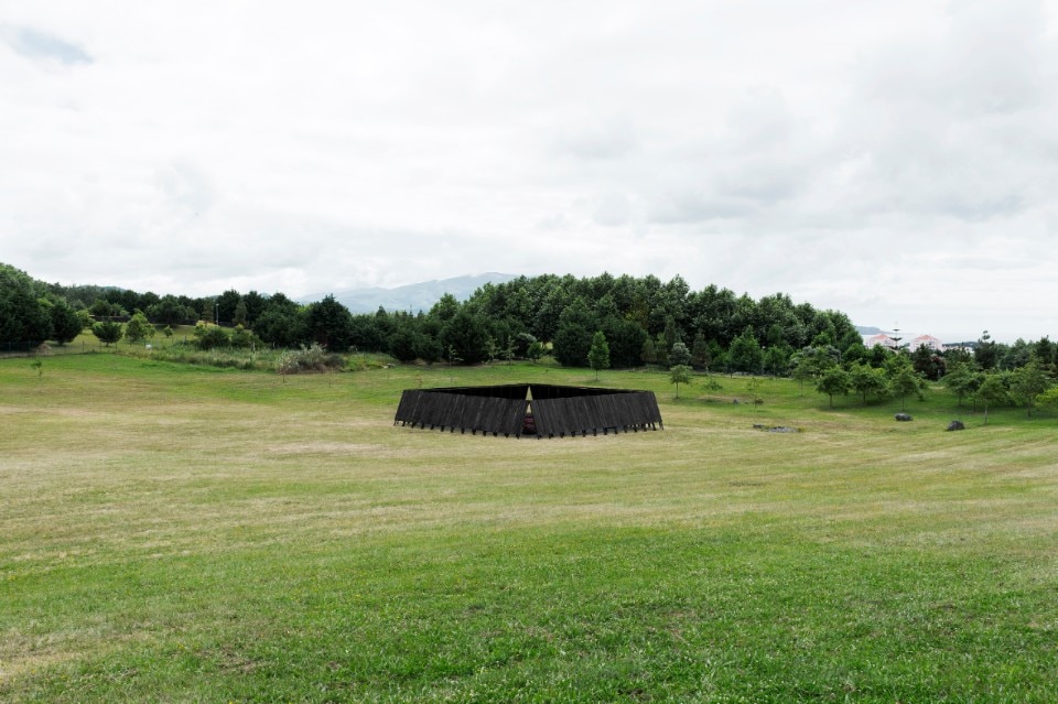 Pontoatelier, Inbetween Pavilion, 2022, temporary pavilion, island of São Miguel, Azores. Photo © Mariana Lopes. Courtesy of Pontoatelier Pontoatelier, Inbetween Pavilion, 2022, temporary pavilion, island of São Miguel, Azores. Photo © Mariana Lopes. Courtesy of Pontoatelier
