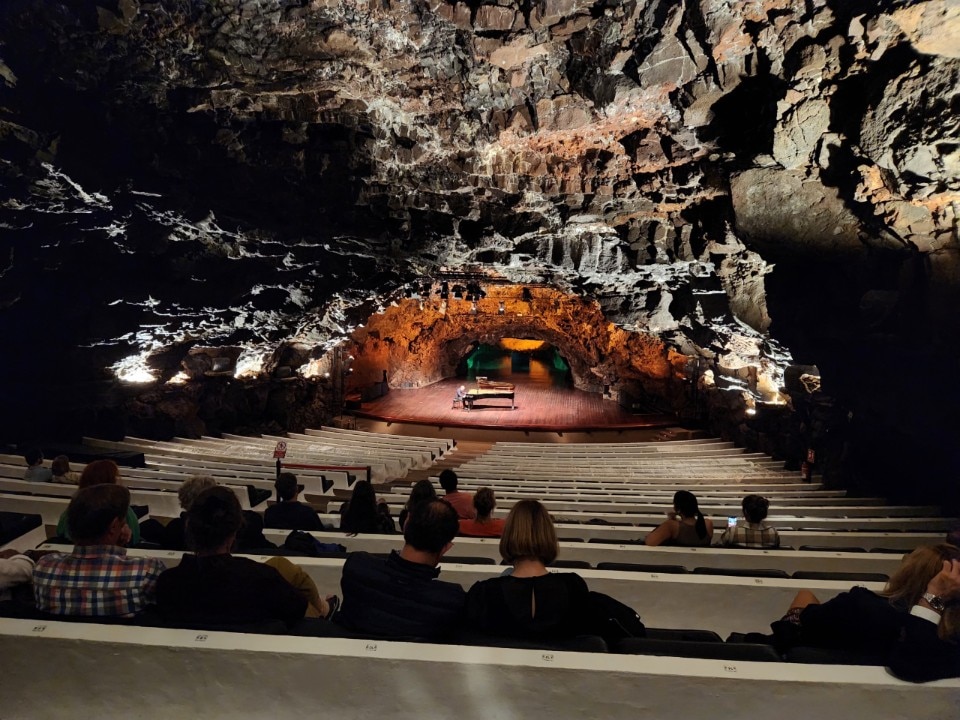 francesca amfitheatrof cave