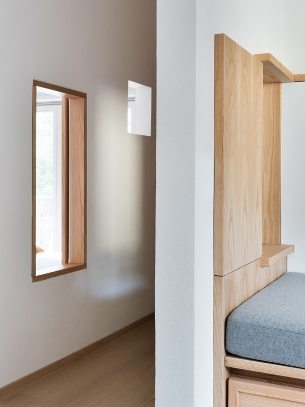 Connections between rooms. Enrico Scaramellini Architect, Ls House, Madesimo, 2018