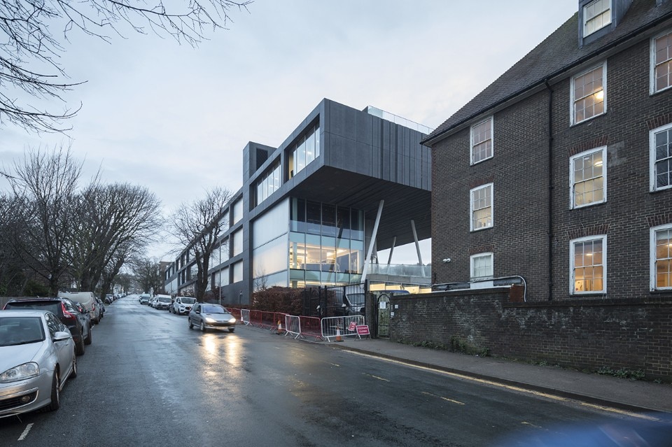OMA, Edificio per lo Sport e le Scienze del Brighton College, 2020