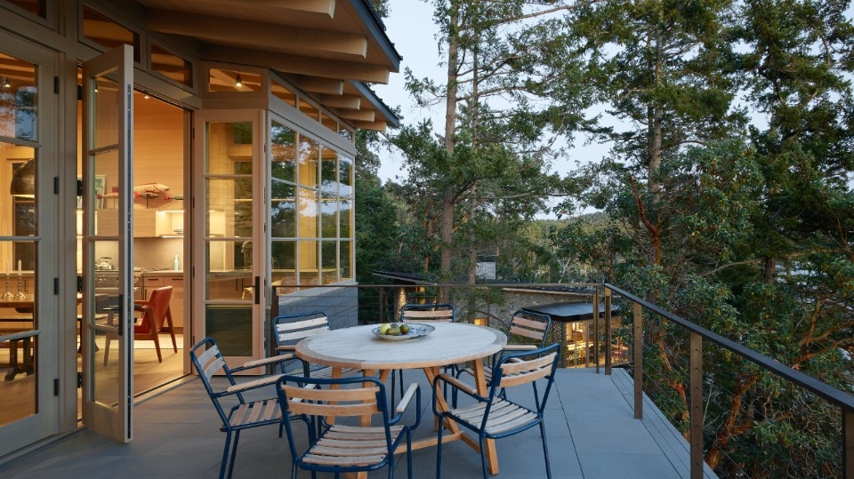 Terrazza della casa padronale Hillside Sancutuary , Hoedemaker Pfeiffer, San Juan Islands Washington, 2017