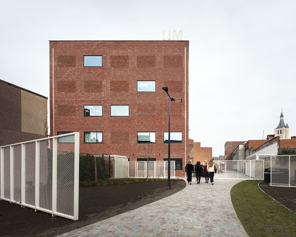 Label Architecture, estensione di una scuola, Mechelen, Belgio, 2019 Label Architecture, estensione di una scuola, Mechelen, Belgio, 2019
