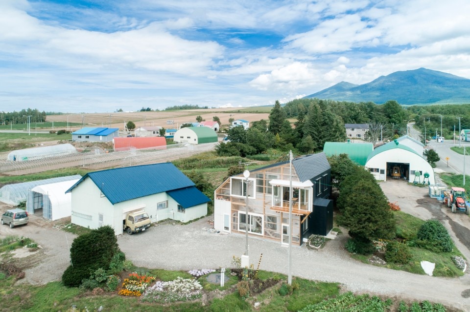 Yoshichika Takagi + Associates, La casa dal tetto deforme di Frano, Hokkaido, Giappone, 2018