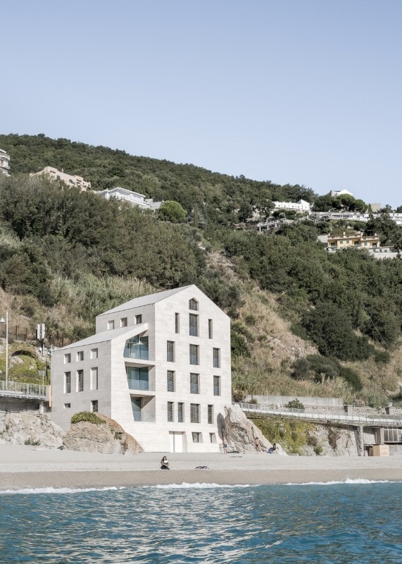 Studio Marco Ciarlo Associati e Studio Daniele, il faro riqualificato, Bergeggi, 2019