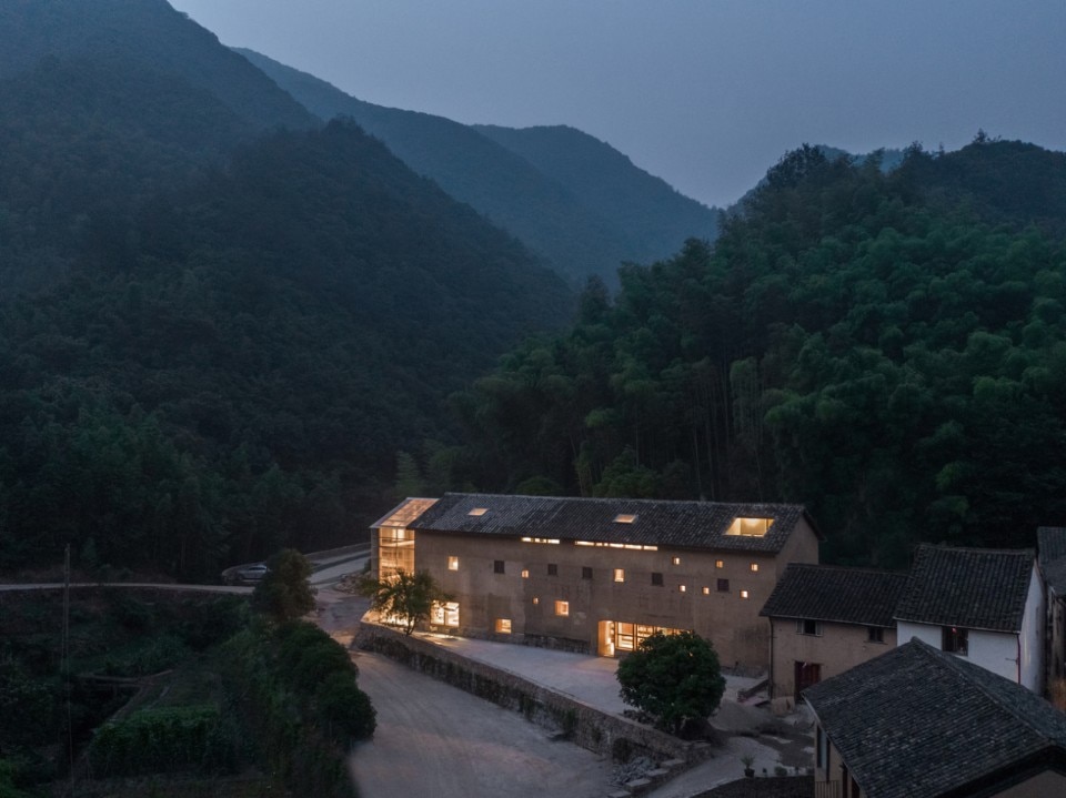Atelier tao+c, Capsule Hotel e Biblioteca nel Villaggio Qinglongwu, Cina, 2019. Foto Su Shengliang 