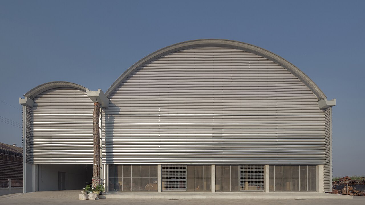 In the outskirts of Bangkok, all(zone) designs an optical warehouse for