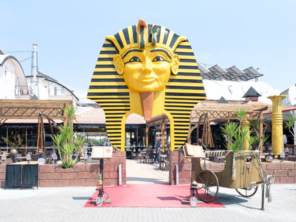 Photographic journey in search of Kitsch Architecture Domus