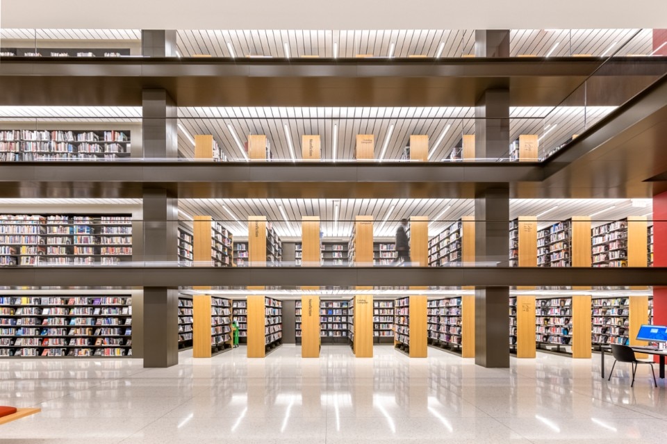 Stavros Niarchos Foundation Library, Mecanoo e Beyer Blinder Belle, Manhattan, New York, 2021. Foto Max Touhey