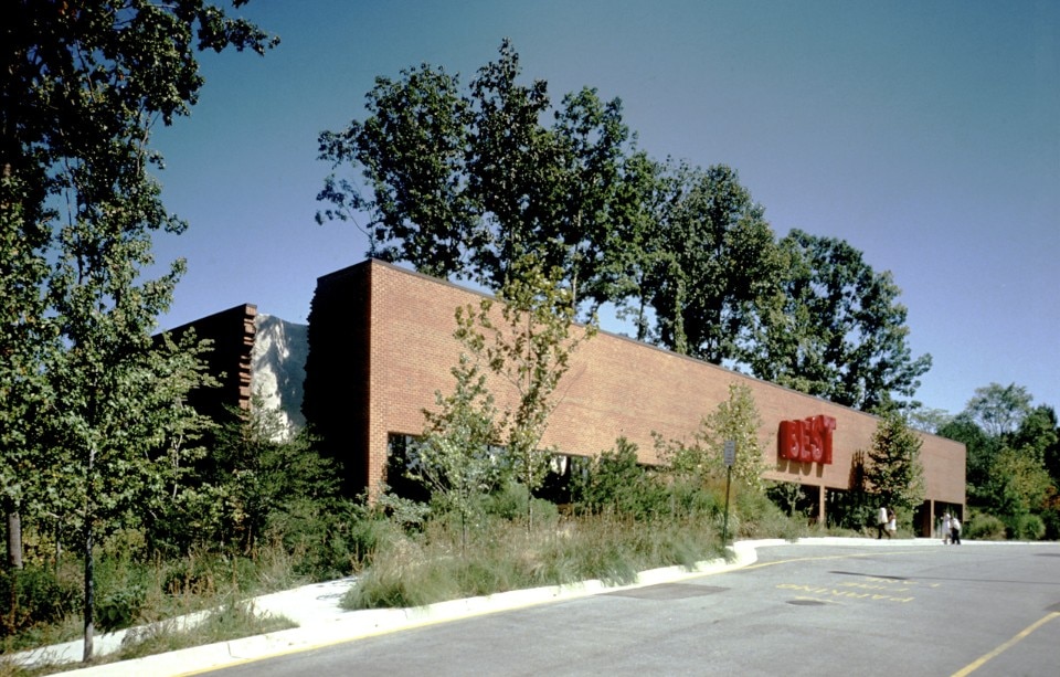 BEST Forest Building, Richmond, Virginia, 1979.  SITE (James Wines), architect