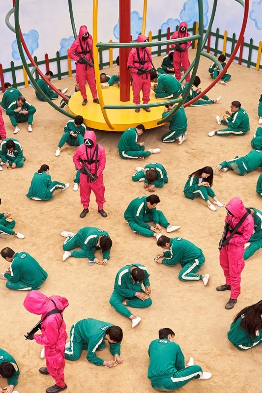 La scenografia di Squid Game: l'arena per il Gioco 2. Foto: YOUNGKYU PARK – Netflix