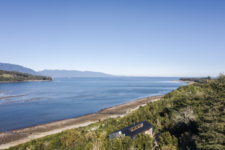 AM Arquitectura, Casa Pola, Puerto Montt, Cile 2020. Foto: Nicolas Saieh AM Arquitectura, Casa Pola, Puerto Montt, Cile 2020. Foto: Nicolas Saieh