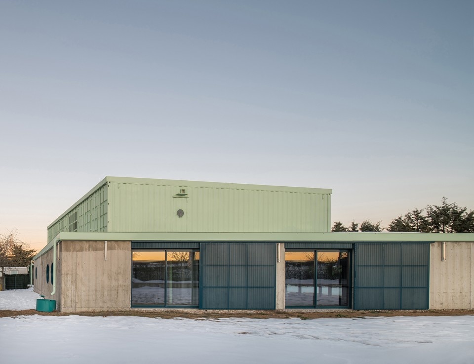 Enrique Espinosa (Eeestudio) and Lys Villalba, “Educan”, Brunete, Madrid, 2020. Photo © Javier de Paz García