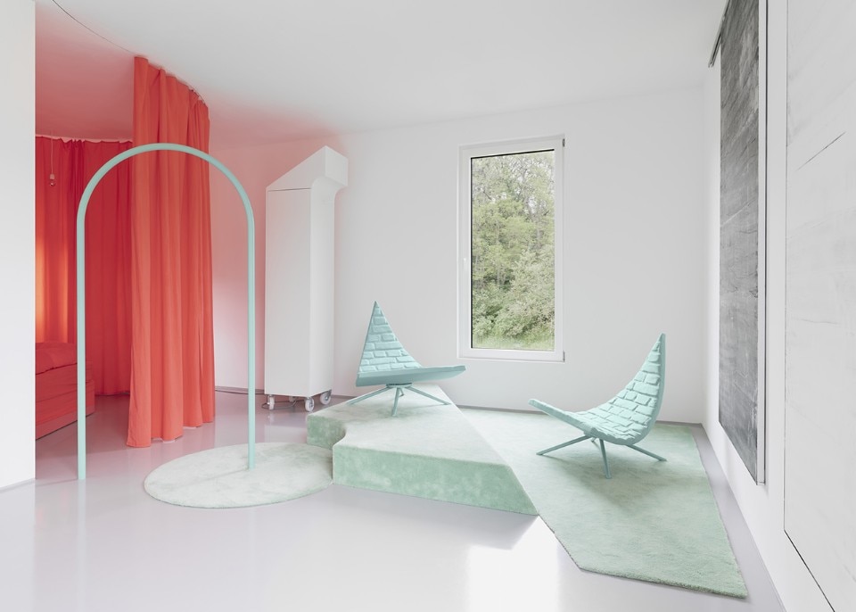 Jonas von Ostrowski & Studio Nitsche, Los Angeles – Casa con forme chiare e un ingresso complesso, Günsterode, Germania, 2020
