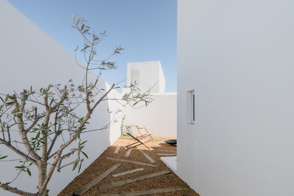 Atelier Data, Casa Cabrita Moleiro, Lagoa, Algarve, Portugal 2021. Photo Richard John Seymour