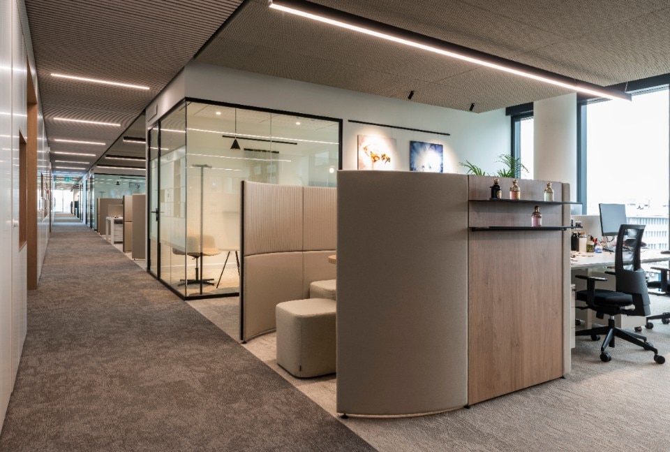 Lo spazio di un lavoro che si trasforma: i nuovi uffici LVMH a Milano -  Domus