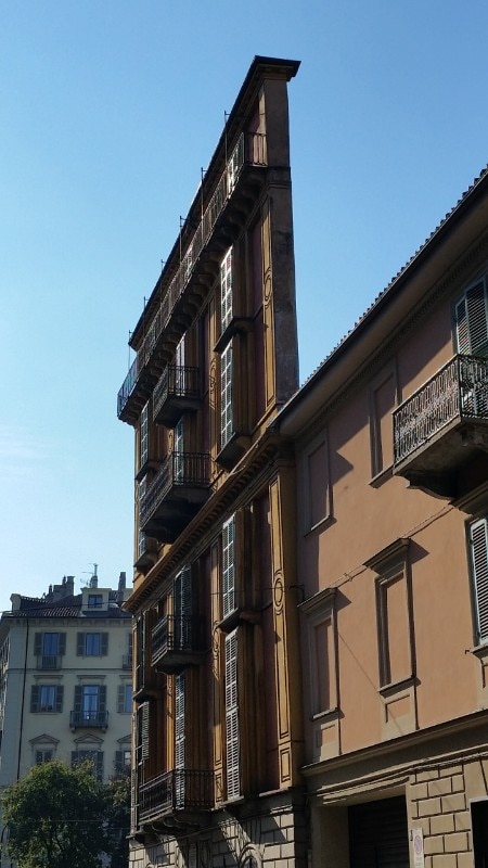 Alessandro Antonelli, Casa Scaccabarozzi (Fetta di polenta), Torino 1881. Foto Pequod76 da Wikimedia commons