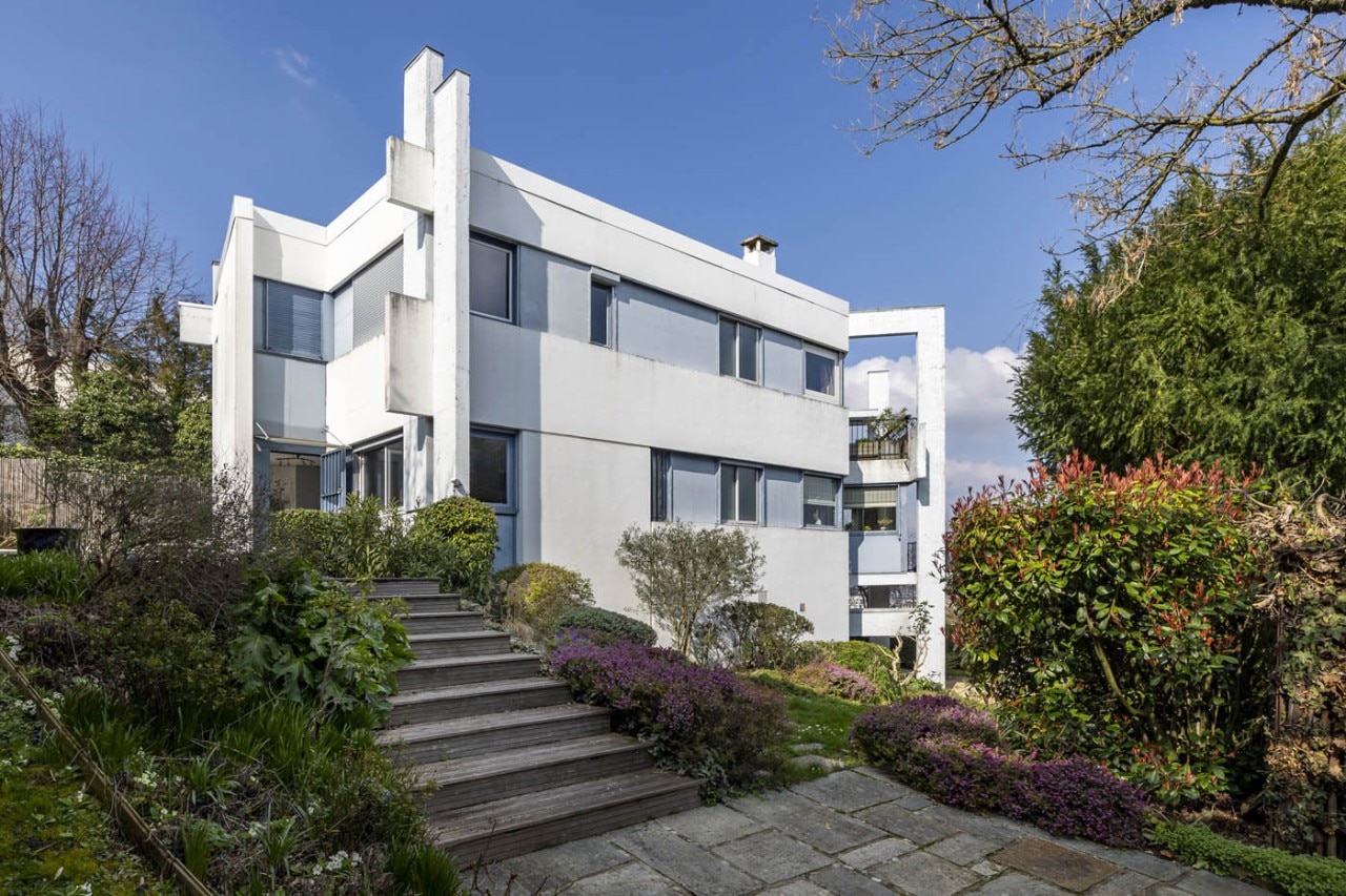 Two houses by Claude Parent for sale near Paris