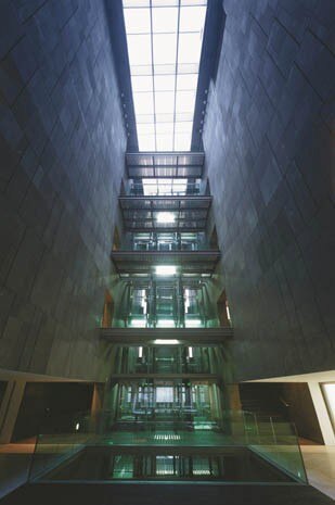 MMKSLW, atrio d‘ingresso. Foto © Rupert Steiner