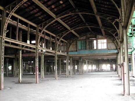 Un edificio nella zona del porto dell'Avana
