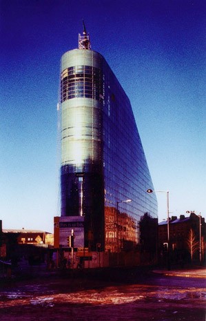 ‘Urbis’ è una sorta di anti-museo all’interno del quale sarà possibile ‘vivere’ le realtà di diverse metropoli del mondo: San Paolo, Parigi, Los Angeles, Tokyo e Singapore, oltre, naturalmente a Manchester