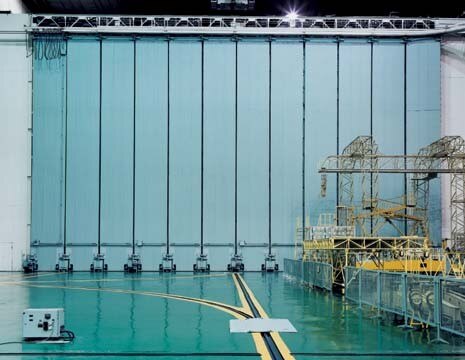 Nonostante l’evidente decadenza dell’esterno, l’interno dell’edificio è ben tenuto, pulito e splendente di efficienza