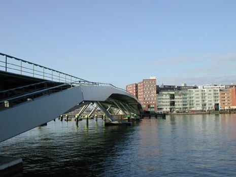 Jan Schaefer, ponte nella zona Est del porto. Foto per gentile concessione ARCAM