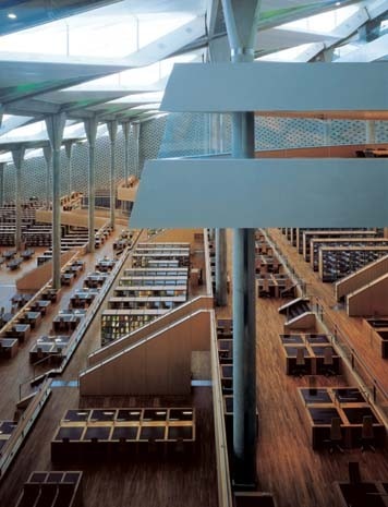 L'immensa sala di lettura indica il destino di Alessandria: attirare studiosi da ogni parte del mondo. Fotografia di Gerald Zugmann
