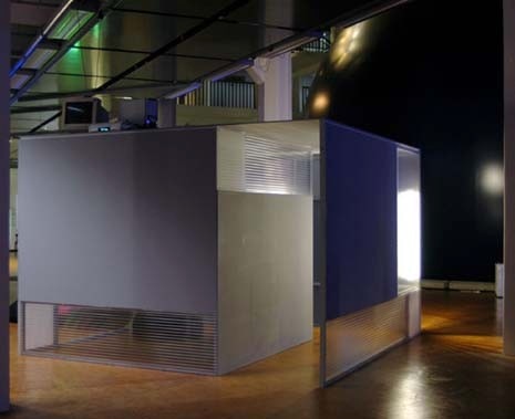 Manovich è anche artista e sperimenta in prima persona le sue teorie. La sua ultima installazione, “Soft Cinema”, è stata presentata in novembre allo ZKM di Karlsruhe, uno dei principali centri europei di studio e produzione di arte interattiva
Manovich è anche artista e sperimenta in prima persona le sue teorie. La sua ultima installazione, “Soft Cinema”, è stata presentata in novembre allo ZKM di Karlsruhe, uno dei principali centri europei di studio e produzione di arte interattiva