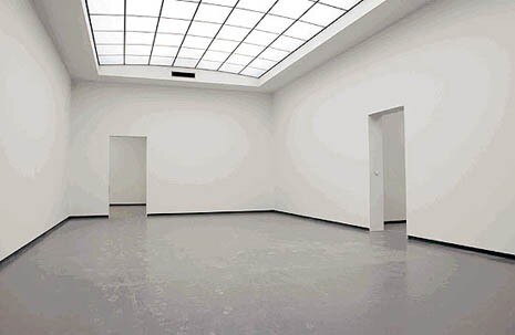 La superficie interna di 2425 metri quadrati offre abbastanza spazio per esporre la collezione permanente e allestire mostre temporanee