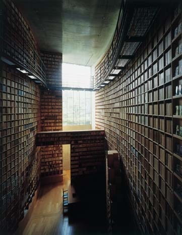 L’enorme quantità di libri raccolti da Shiba Ryotaro è ciò che più resta impresso del museo. Oltre alla biblioteca vera e propria, questo comprende una piccola sala conferenze e uno spazio per lo studio