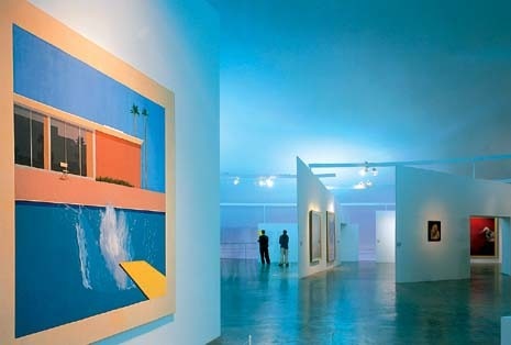 <i>A Bigger Splash</i> di David Hockney (1967) apre e dà il titolo alla mostra