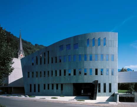 Hans Hollein è stato affiancato dai collaboratori Bargetze+Partner di Vaduz