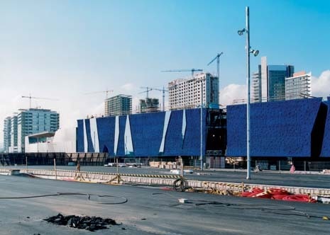 Il Centro Congressi di Herzog & de Meuron è situato alla fine dell’Avenida Diagonal, dove questa incontra la costa del Mediterraneo