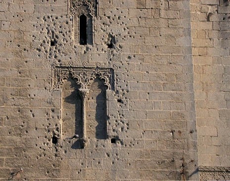 I materiali saranno limitati all’uso tradizionale ed omogeneo della pietra che caratterizza la città vecchia