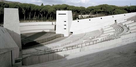 <b>Arena Flegrea</b>. 1940: progetto di Giulio De Luca; 1990: ristrutturazione di Giulio De Luca Padiglione 